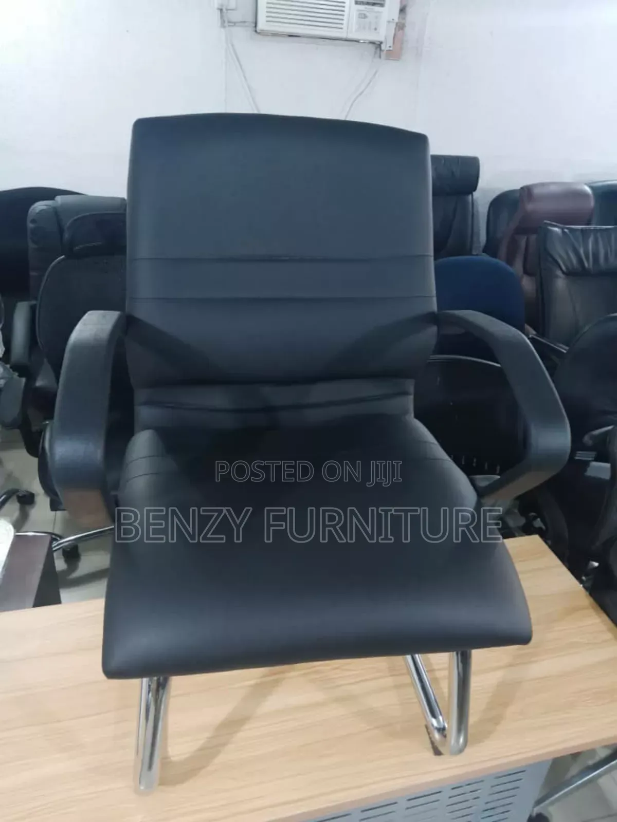 Visitor Leather Chair