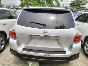 Toyota Highlander 3.5L 4WD 2013 Silver