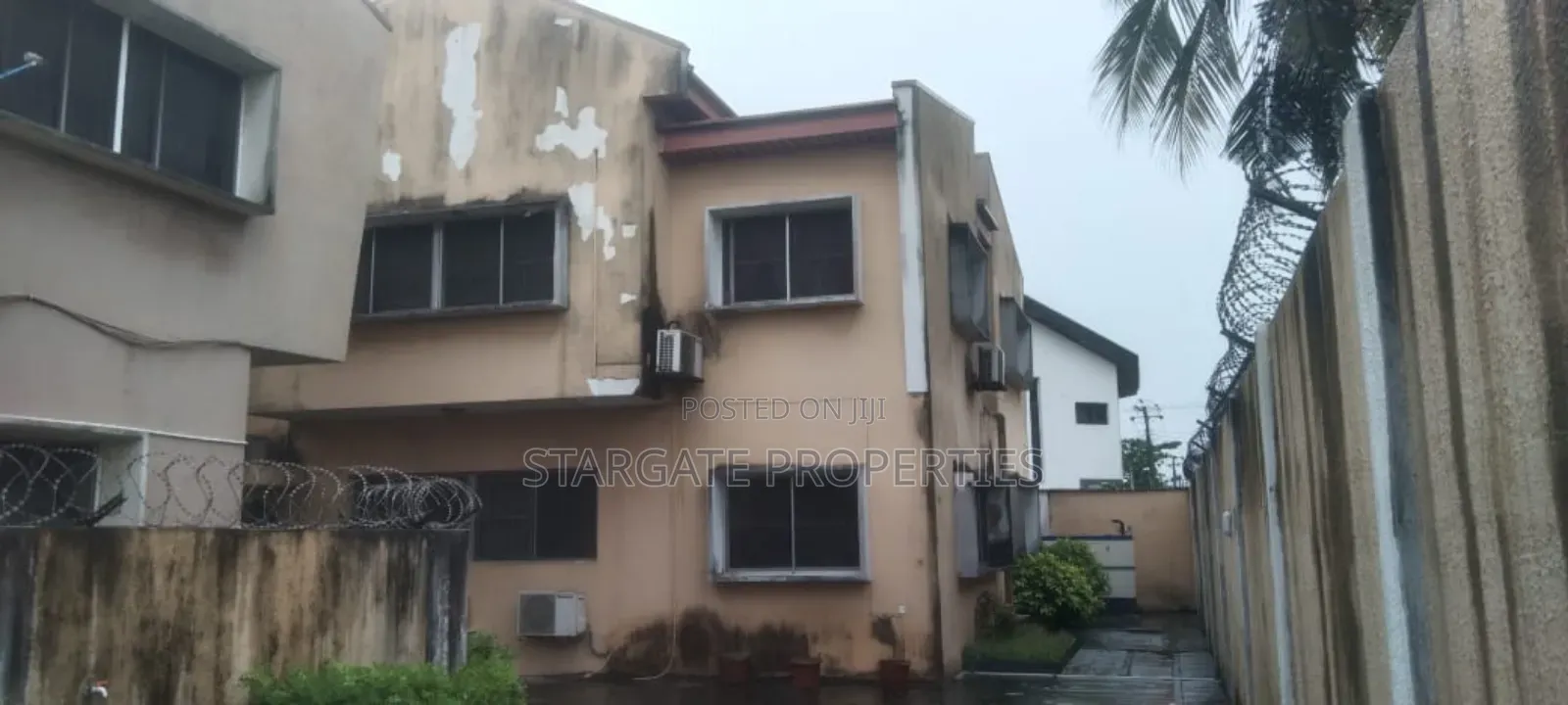 5bdrm Duplex in Off Bisiola, Lekki Phase 1 for rent