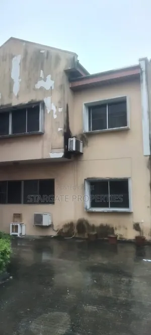 5bdrm Duplex in Off Bisiola, Lekki Phase 1 for rent