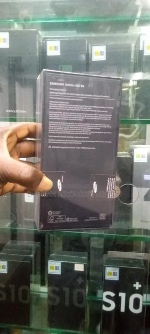 New Samsung Galaxy S20 128 GB Black