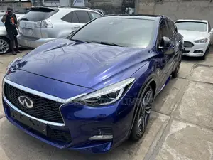 Infiniti Q30 2017 Purple