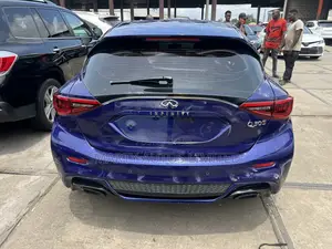 Infiniti Q30 2017 Purple