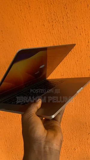 Laptop Apple MacBook Pro 2017 16GB Intel Core I7 SSD 256GB