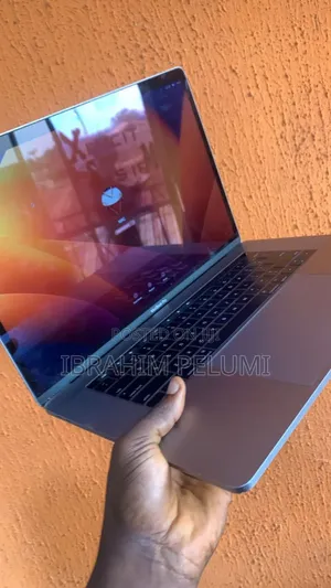 Laptop Apple MacBook Pro 2017 16GB Intel Core I7 SSD 256GB