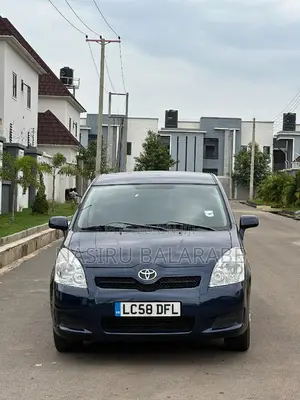 Toyota Verso 1.6 2009 Blue