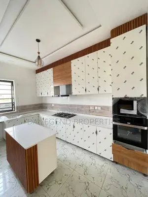 4bdrm Duplex in Lekki for rent