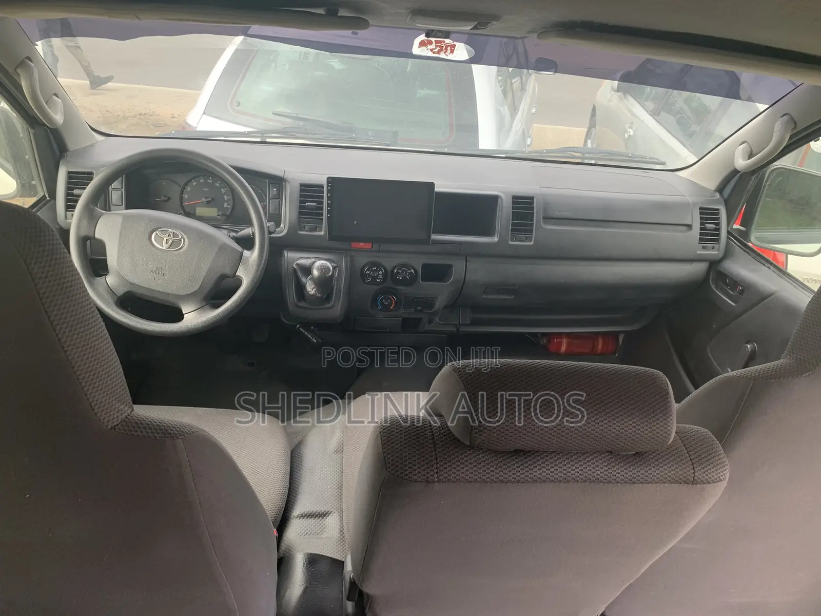 Toyota HiAce 2017 White