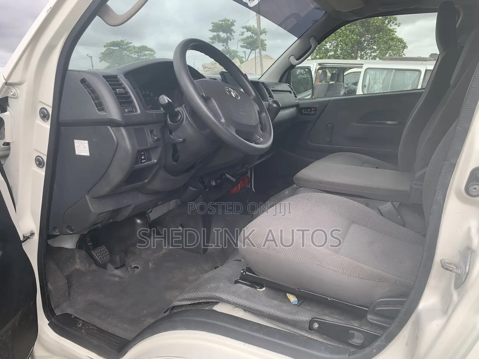 Toyota HiAce 2017 White