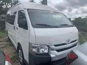 Toyota HiAce 2017 White