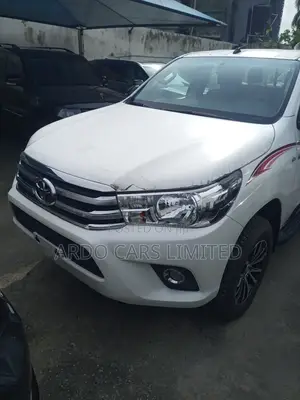 New Toyota Hilux 2022 White