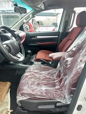 New Toyota Hilux 2022 White