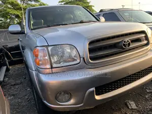 Toyota Sequoia 2004 Silver