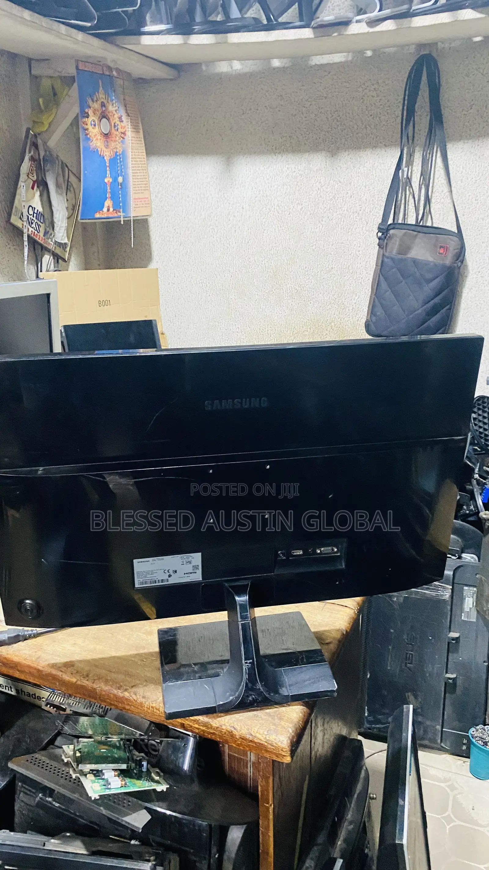 27 Inches Monitor
