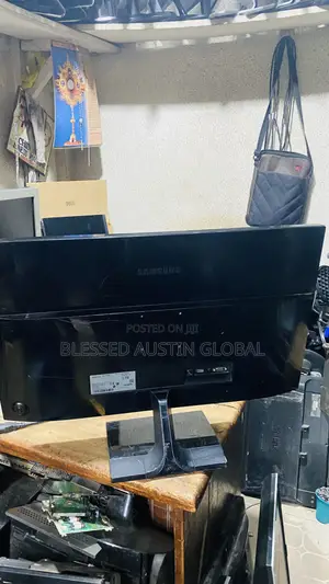 27 Inches Monitor