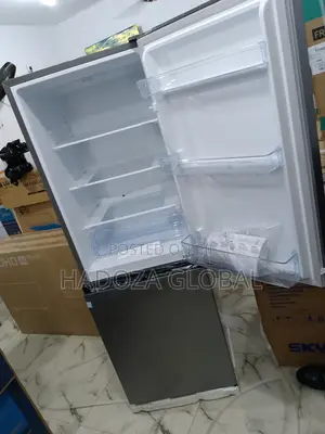 225L Hisense Brand New Bottom Freezer -in Store