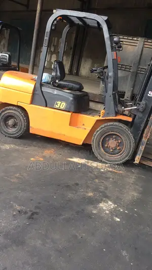 3 Tons Forklift Available Hire