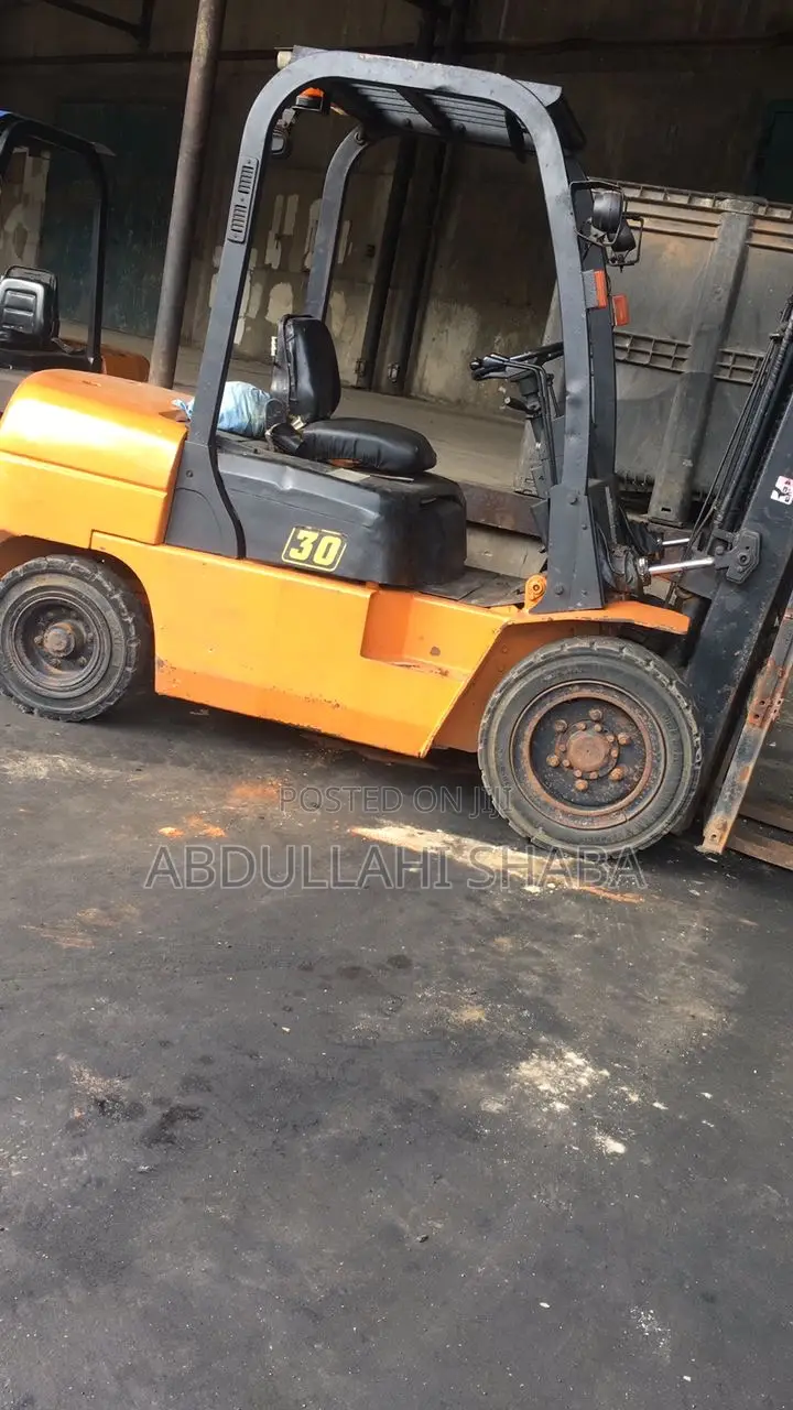 3 Tons Forklift Available Hire