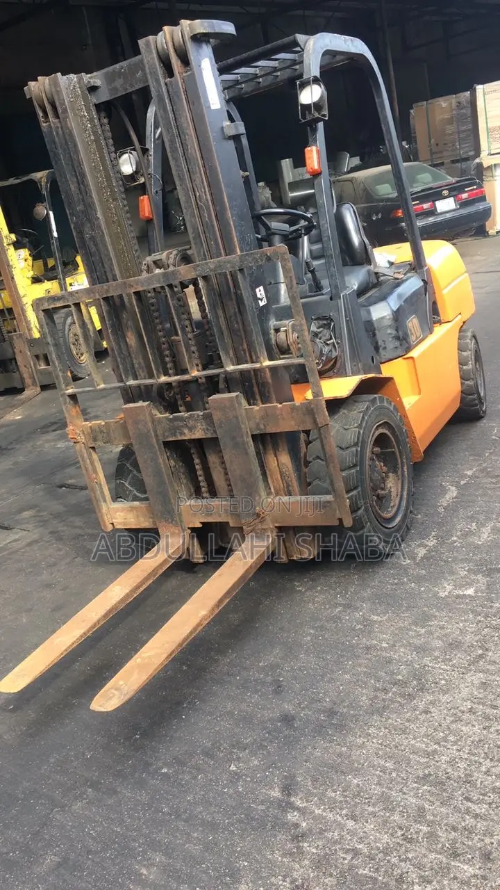 3 Tons Forklift Available Hire