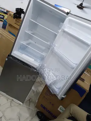The Hisense Fast Selling 225L Bottom Freezer--New