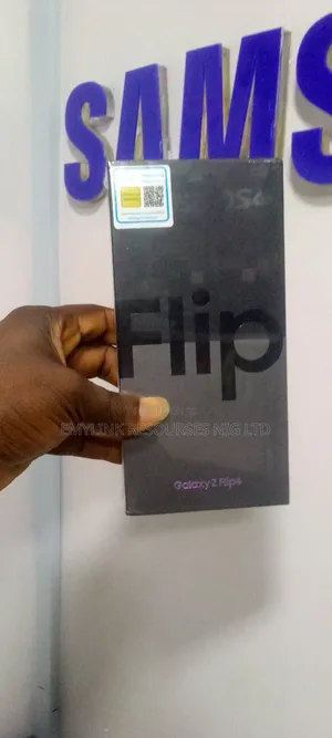 New Samsung Galaxy Z Flip4 256 GB Purple