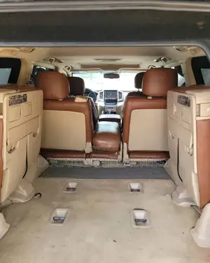 Bulletproof Landcruiser for Rent (Black)