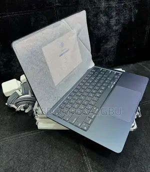 New Laptop Apple MacBook Air 2024 M3 13-Inch 16GB Apple M3 SSD 512GB