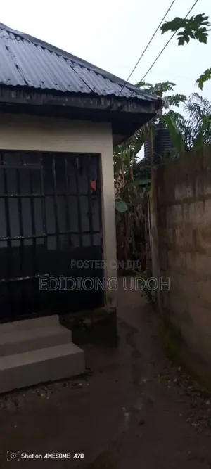 2bdrm Block of Flats in Calabar Itu Road, for sale