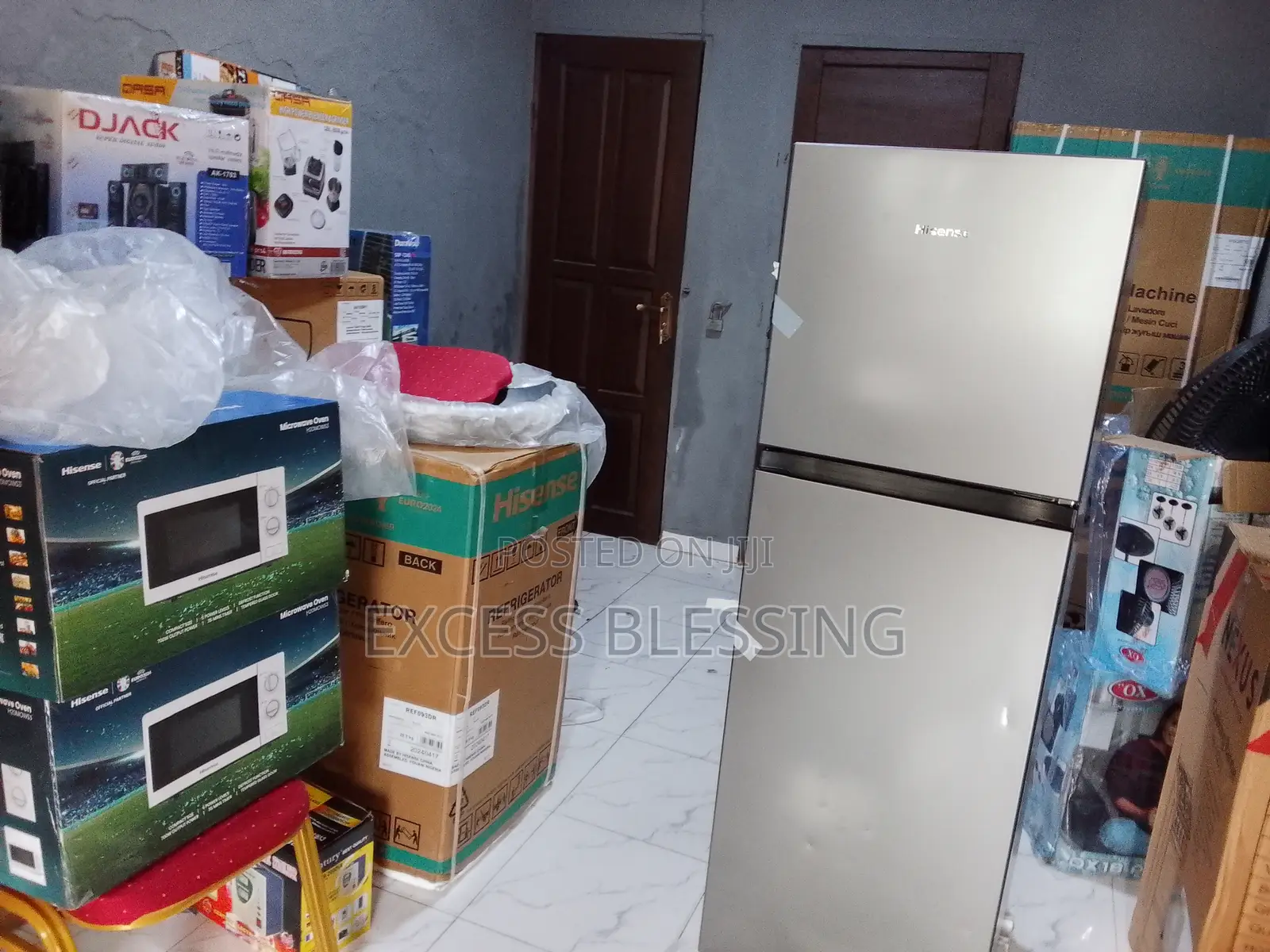 Powerful Double Door Hisese Refrigerator 154 Liters Ref200d