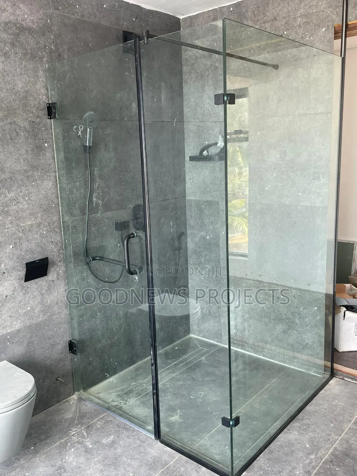 {Frameless} Plain Glass Cubicle