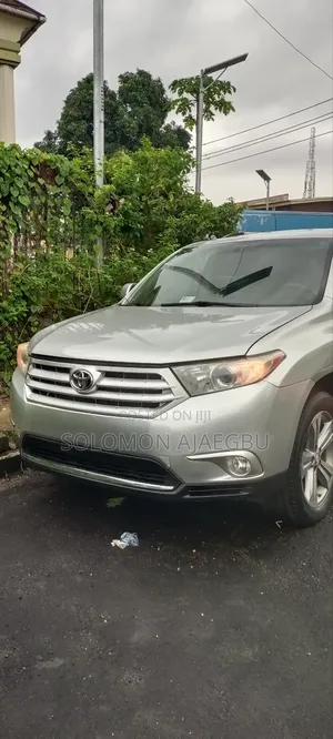 Photo - Toyota Highlander Limited 2012 Off white