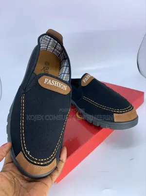 Fashion Flat Shoe Available