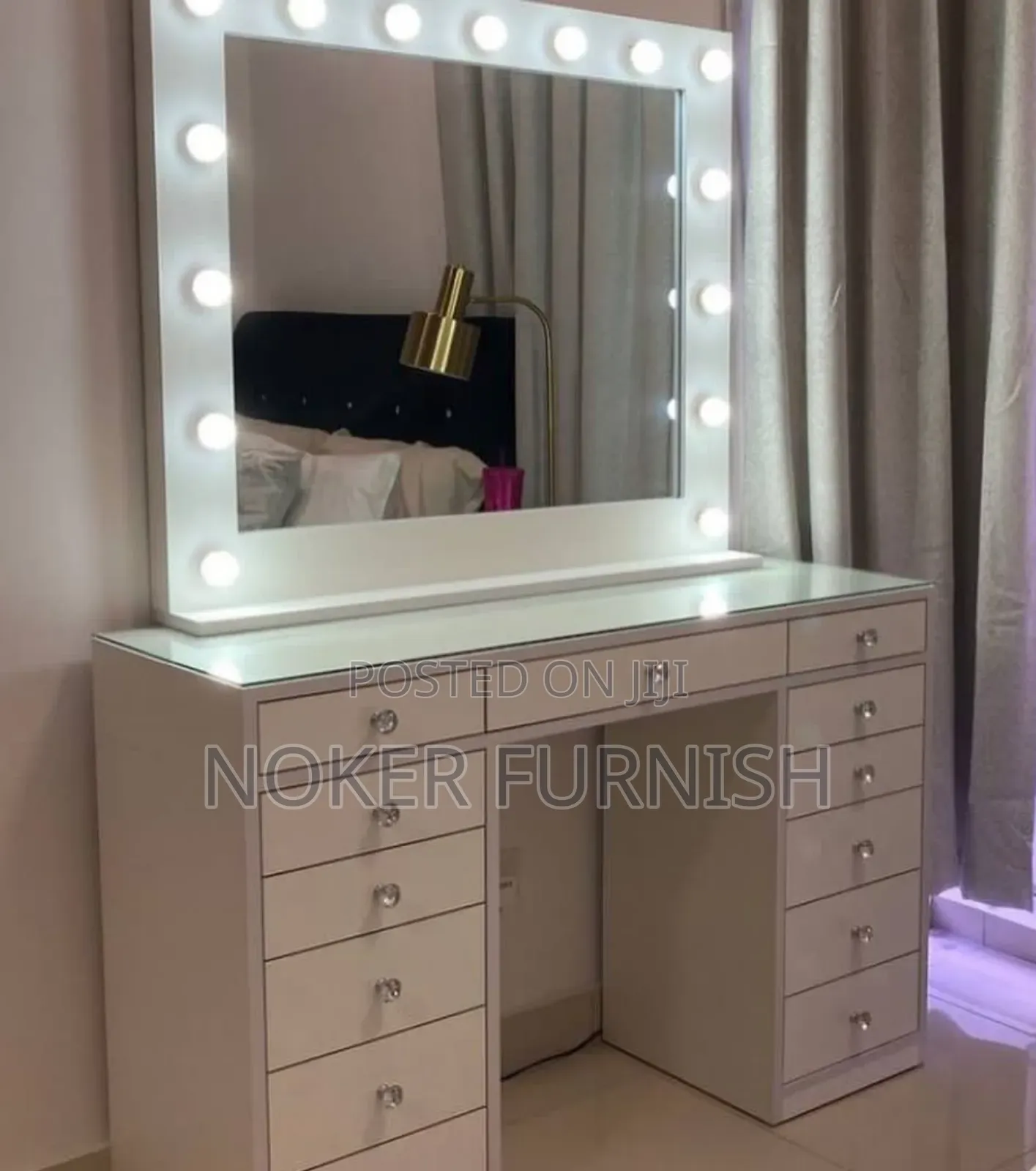 Dresser Table With Mirror
