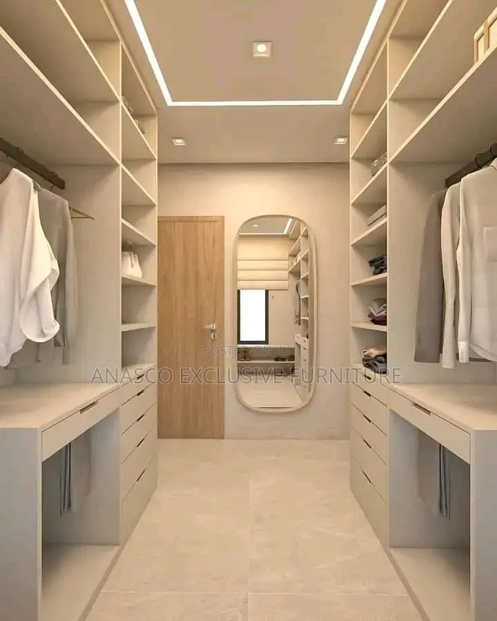 Walking Closet