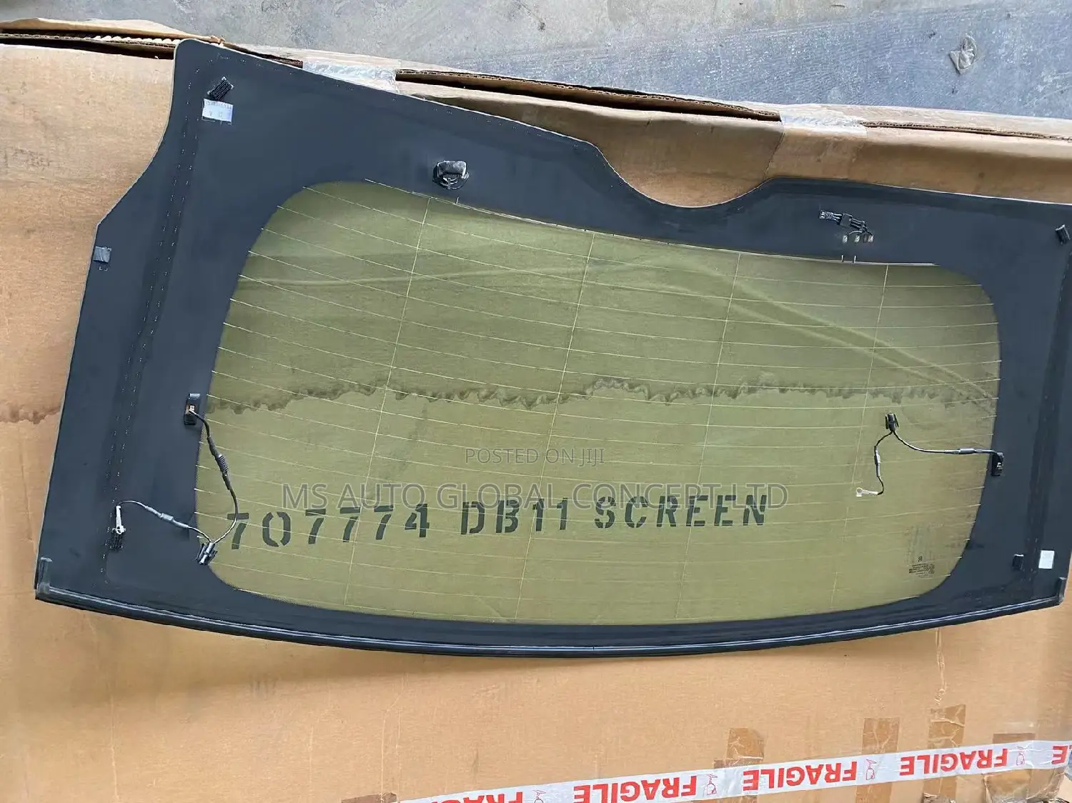 Rolls Royce Cullinan Back Windscreen