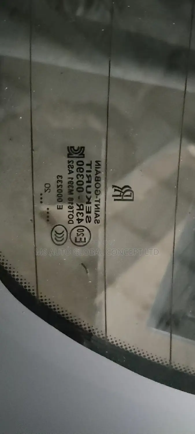 Rolls Royce Cullinan Back Windscreen