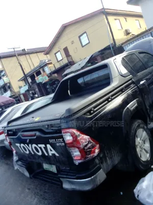Rolling Back Cover for Toyota Hilux GR