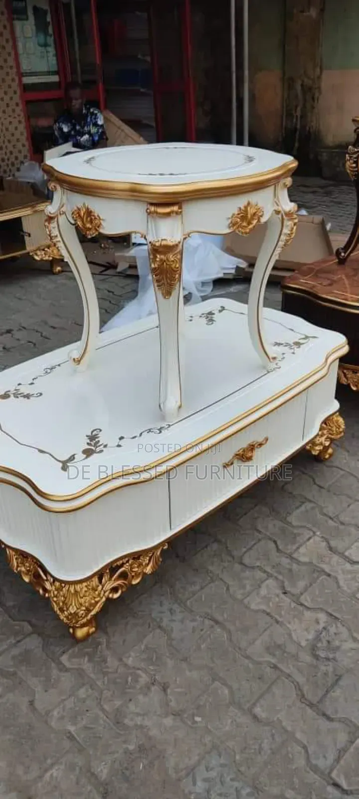 Royal Center Table