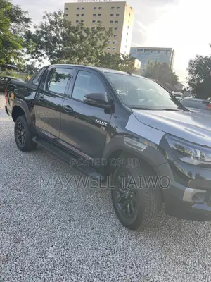 New Toyota Hilux 2024 Black