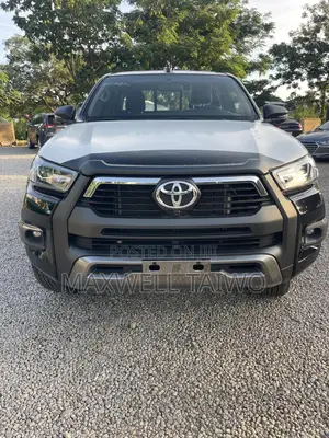 New Toyota Hilux 2024 Black