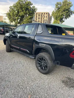 New Toyota Hilux 2024 Black