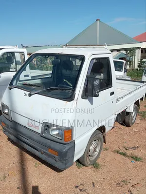Photo - Foreign Used Daihatsu Hijet Truck 2000 White