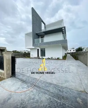 5bdrm Mansion in Osapa london for sale