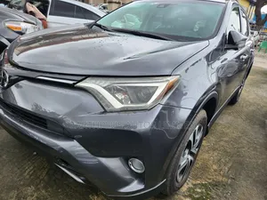 Photo - Toyota RAV4 LE AWD (2.5L 4cyl 6A) 2017 Gray