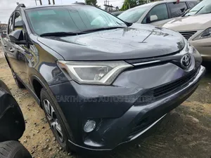 Photo - Toyota RAV4 LE AWD (2.5L 4cyl 6A) 2017 Gray
