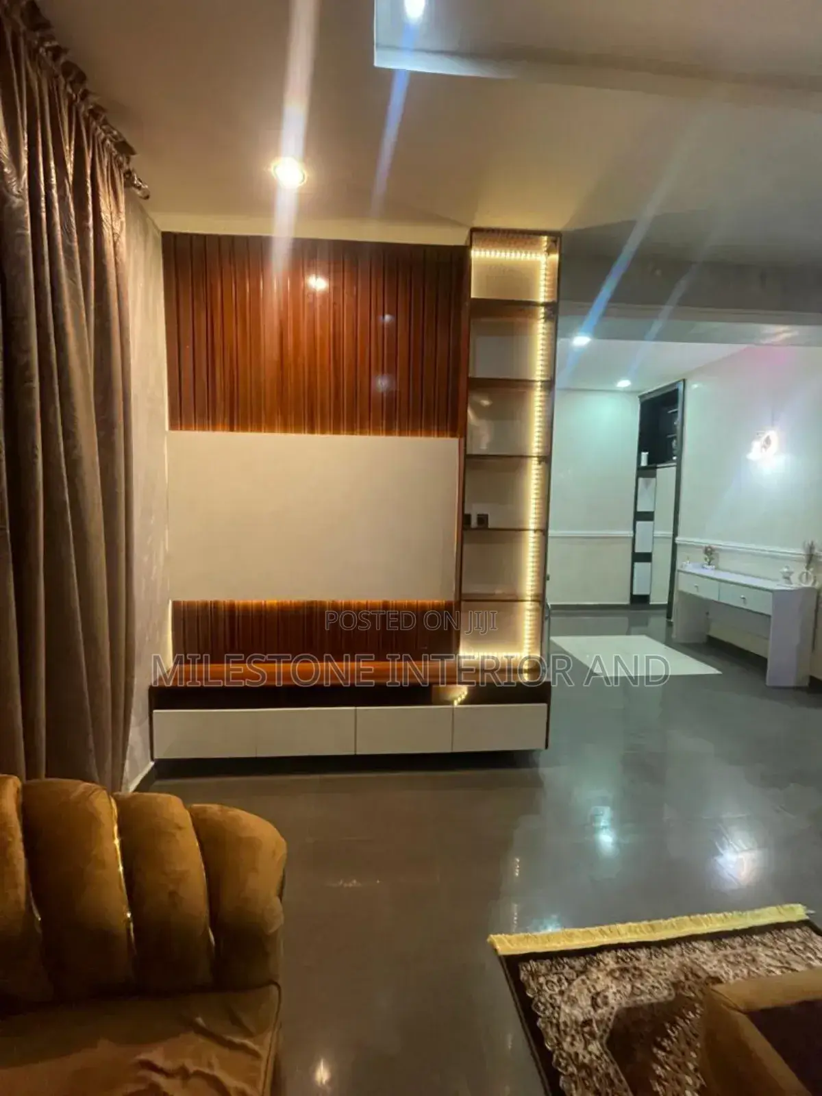 High Quality Tv Panel With Clauding, Console and Shelf