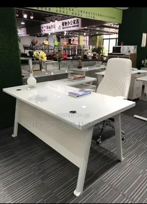 Quality 1.6mtr Office Table With Glass Top