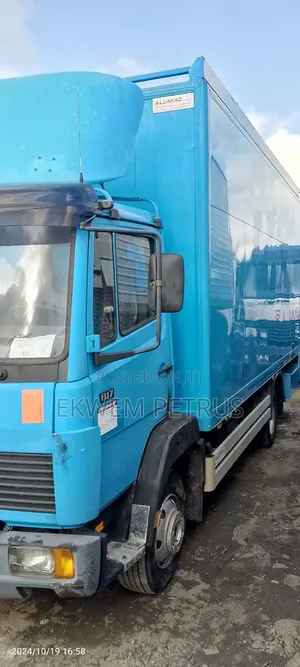 European Used M/Benz 817 Boxed Body Truck