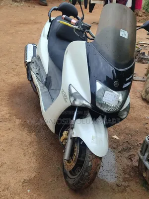 Photo - Yamaha Majesty 2018 White