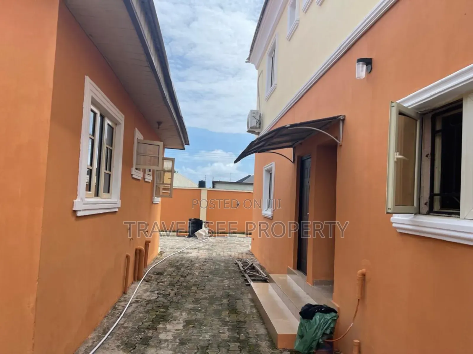 Furnished 3bdrm Block of Flats in Mayfair Garden for sale